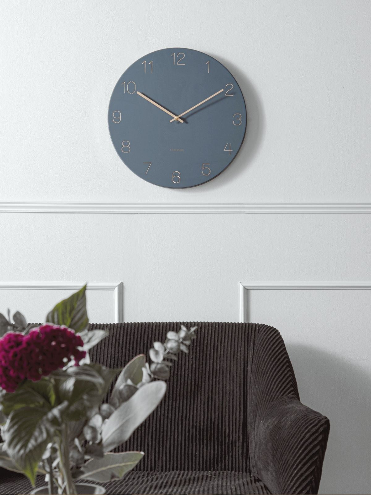 Wall clock Charm engraved numbers - Dark Blue