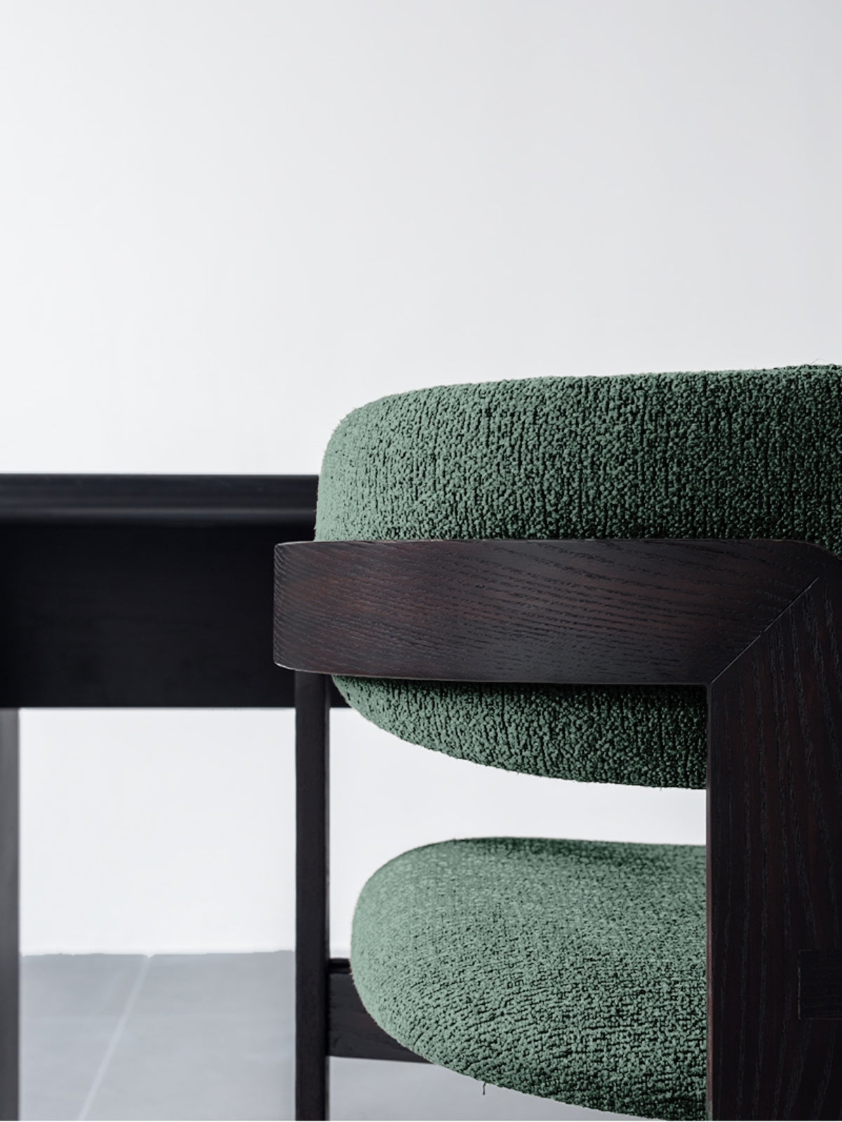 VALEN Armchair
