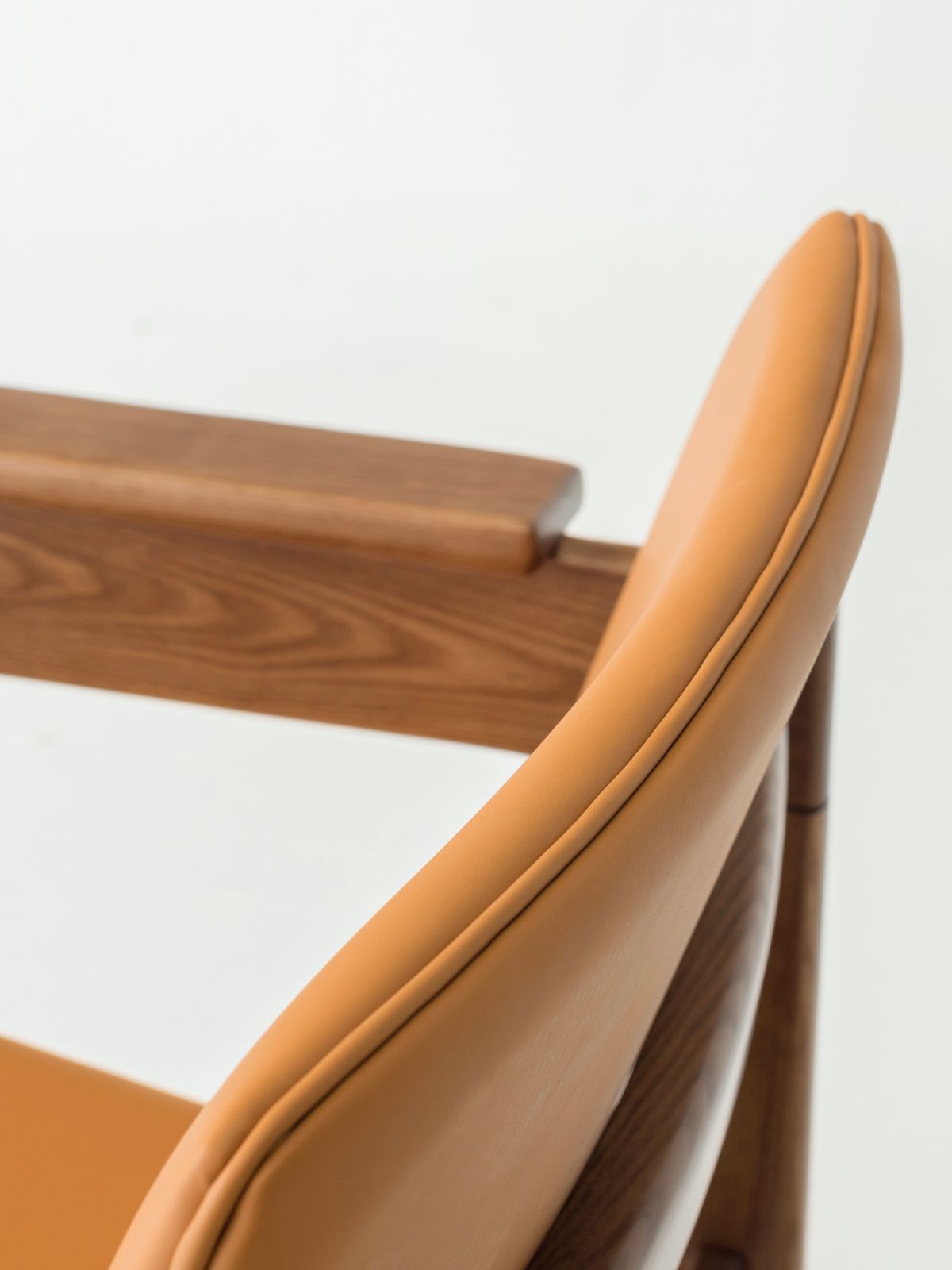 ONE Lounge Chair