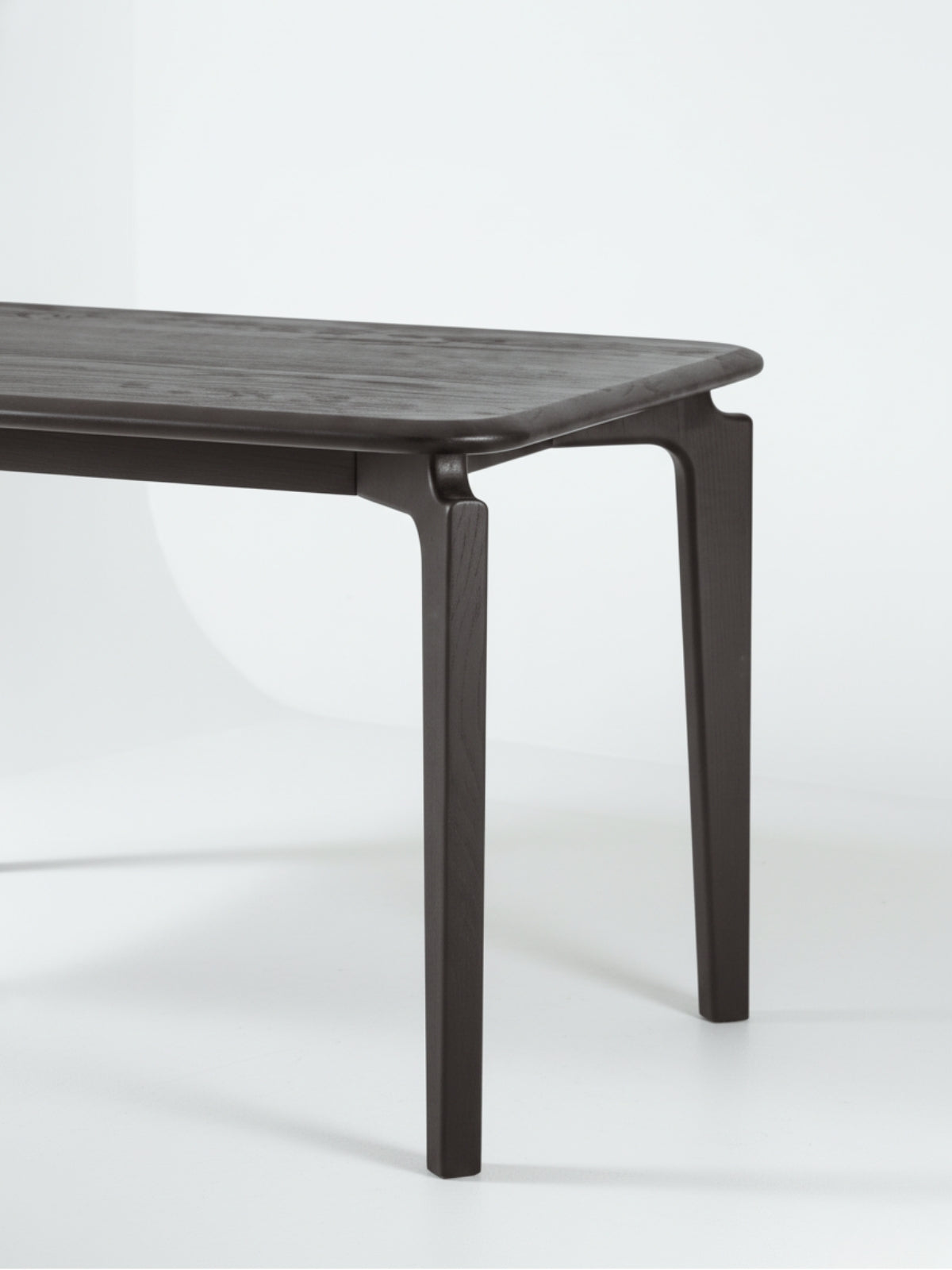 VALEN Dinning Table-EMOH® ATELIER