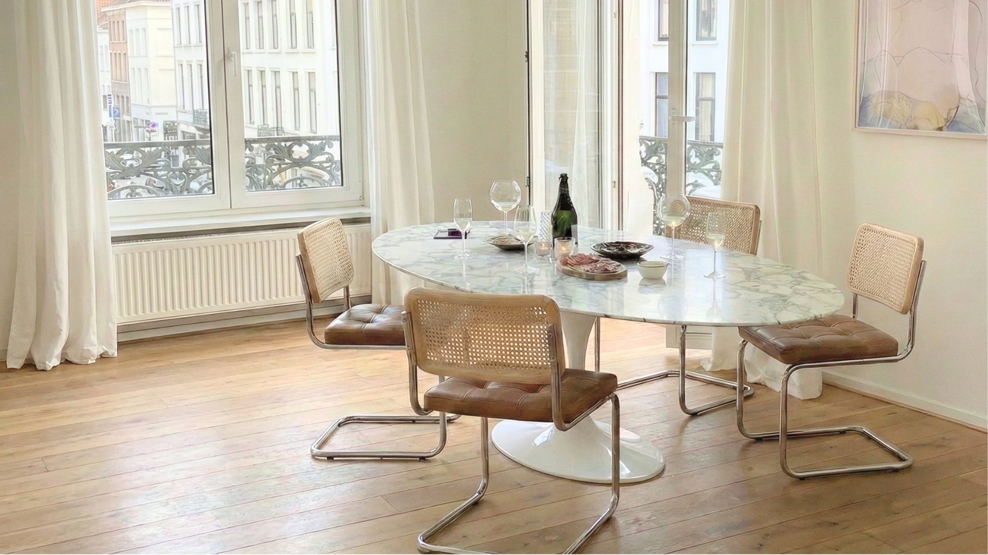 Tulip Oval Marble Table